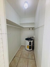 1991 NW 56th St-Unit -D in Miami, FL - Building Photo - Building Photo