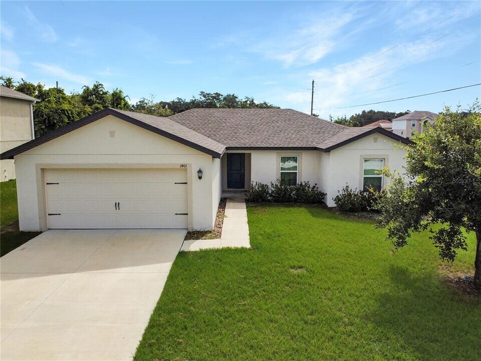 1401 Kissimmee Ct in Kissimmee, FL - Foto de edificio
