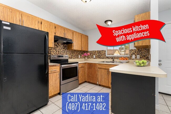 586 Imperial Pl in Kissimmee, FL - Building Photo - Building Photo