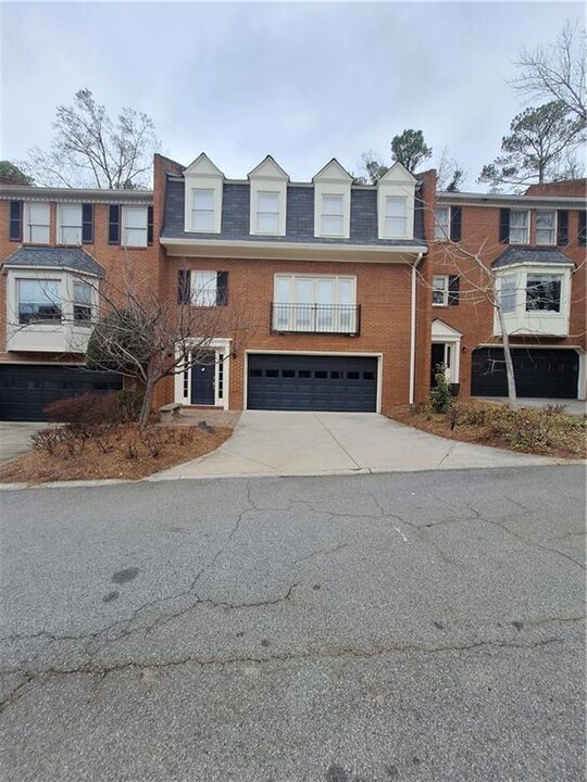 3873 Roswell Rd NE in Atlanta, GA - Building Photo