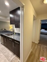 8530 Holloway Dr in West Hollywood, CA - Building Photo - Building Photo
