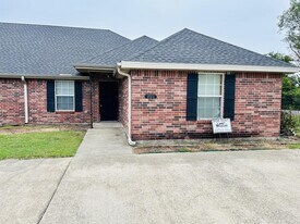 2720 Ryan Rd in Lake Charles, LA - Building Photo