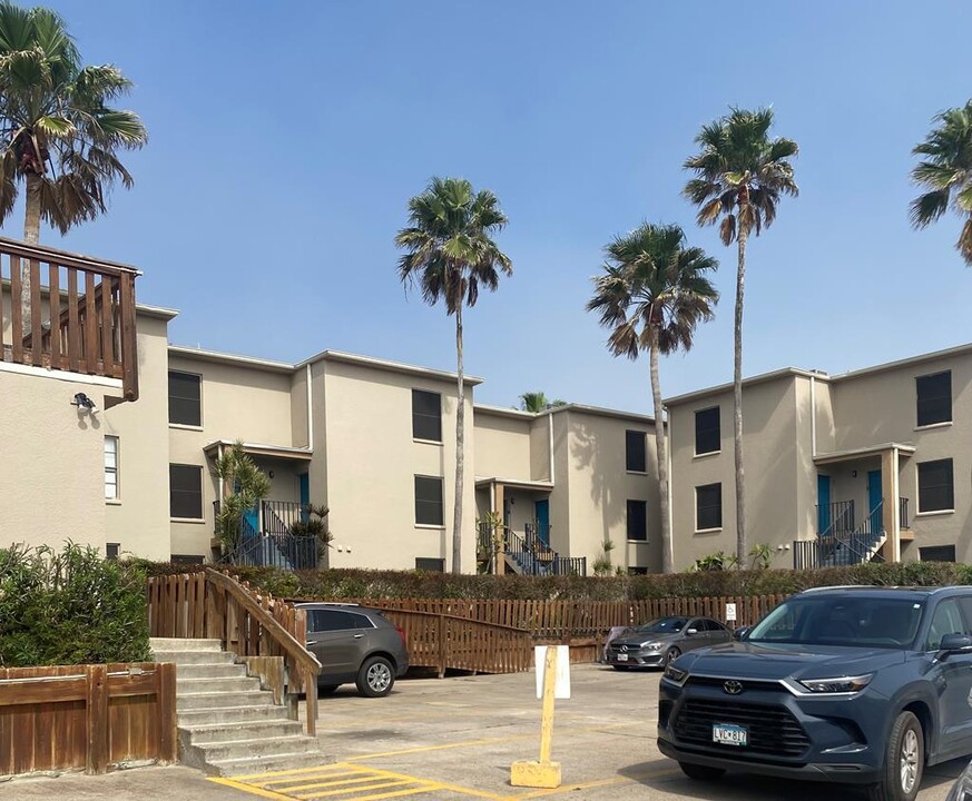 104 Parade Dr in South Padre Island, TX - Foto de edificio