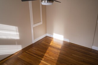 429 Tolland Turnpike, Unit 4 in Willington, CT - Foto de edificio - Building Photo