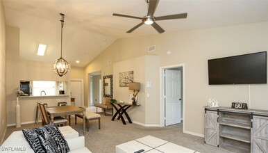 6645 Huntington Lakes Cir in Naples, FL - Foto de edificio - Building Photo