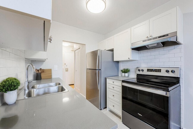 Simcoe in Kingston, ON - Building Photo - Building Photo