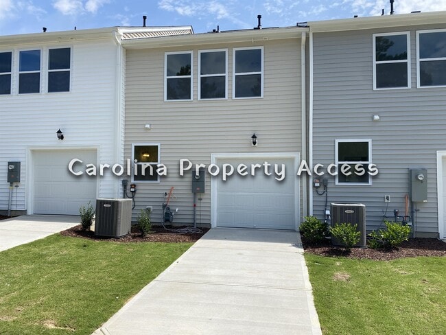 130 Channel Drop Dr in Clayton, NC - Building Photo - Building Photo