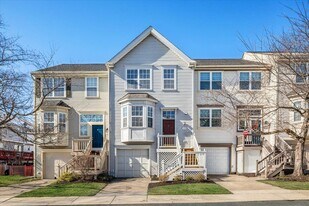 113 Frazer Dr in Purcellville, VA - Building Photo