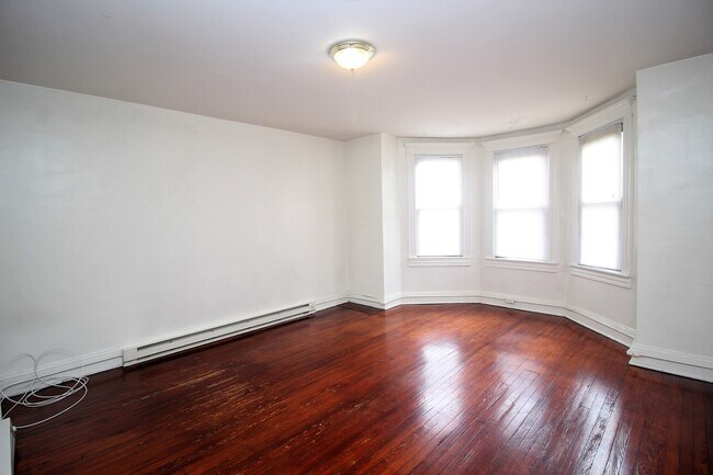 2820 Guilford Ave in Baltimore, MD - Building Photo - Building Photo