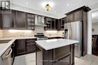 167 Valley Vista Dr in Vaughan, ON - Building Photo - Building Photo