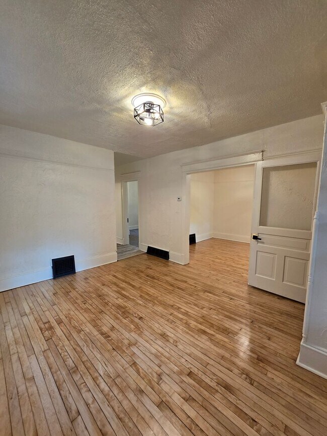 3337 N Palmer St-Unit -3337 N Palmer St in Milwaukee, WI - Building Photo - Building Photo