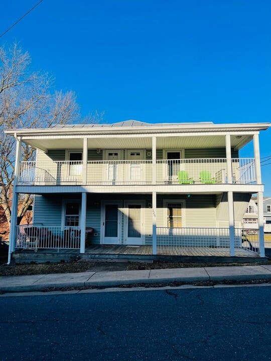 126 N Central St in Broadway, VA - Building Photo