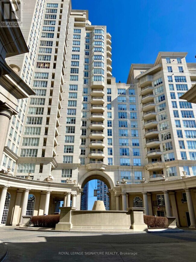 2285 Lake Shore Blvd W in Toronto, ON - Building Photo - Building Photo