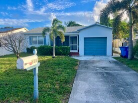 334 Anderson Rd in Lantana, FL - Building Photo