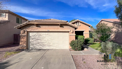 13710 W Rovey Ave in Litchfield Park, AZ - Foto de edificio - Building Photo