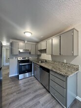 Del Ray Apartments in Portland, OR - Foto de edificio - Building Photo