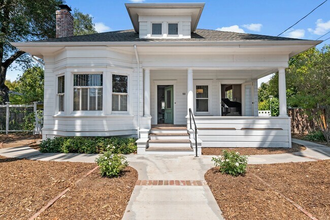 417 Haydon St in Healdsburg, CA - Building Photo - Building Photo
