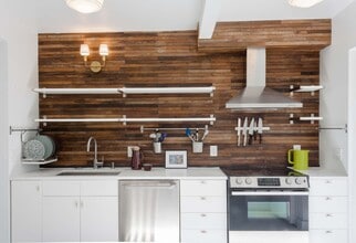 318 Oak Street, Unit Apt B (Downstairs) in Charlottesville, VA - Building Photo - Building Photo