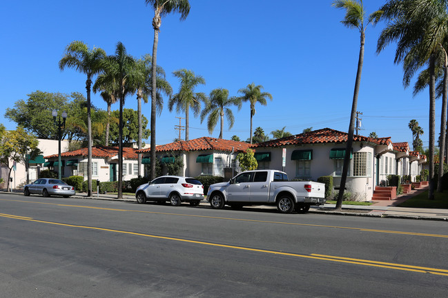 Casa Bella Court in San Diego, CA - Foto de edificio - Primary Photo