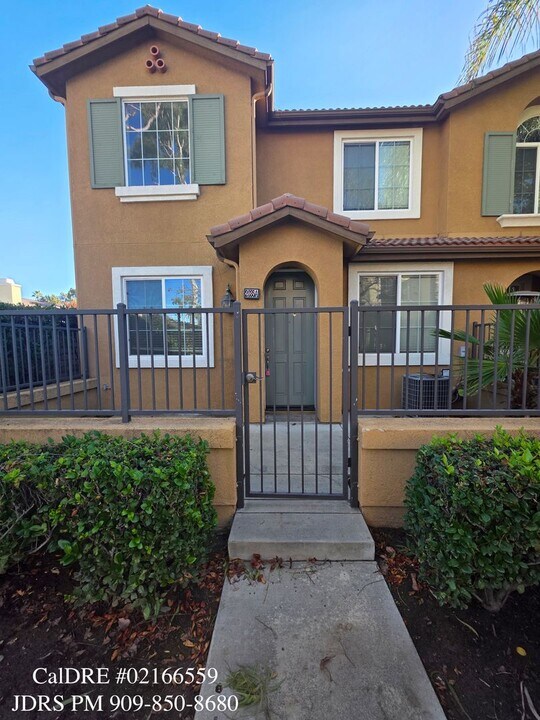 2035 E Harvard Privado in Ontario, CA - Building Photo