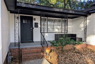 614 E 37th St in Savannah, GA - Building Photo