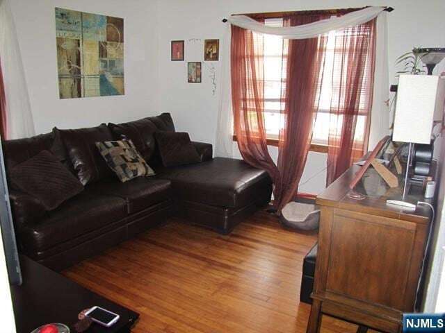 11 Louis St in Lodi, NJ - Foto de edificio - Building Photo