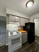 Old Goddard Apartments in Allen Park, MI - Building Photo - Building Photo