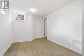 85 Allanbrooke Dr in Toronto, ON - Building Photo - Building Photo