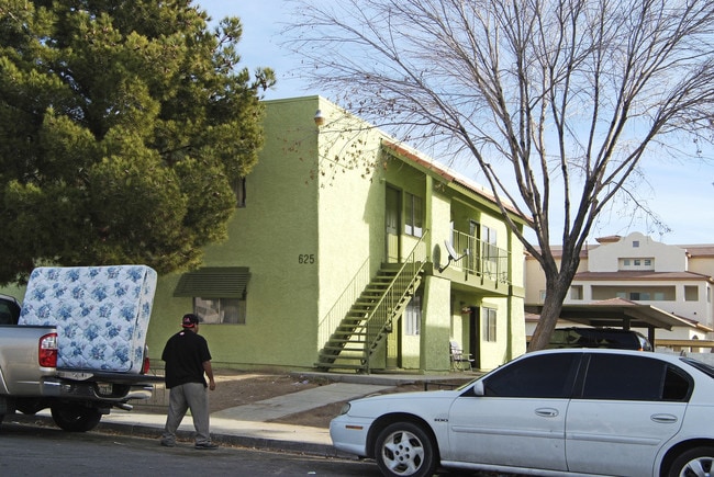 625 Trieste Ct in Las Vegas, NV - Foto de edificio - Building Photo