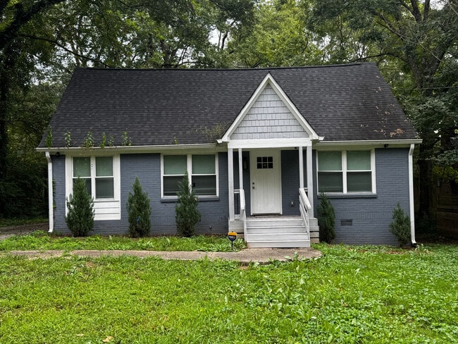 Room in House on Browns Mill Rd SE in Atlanta, GA - Building Photo - Building Photo