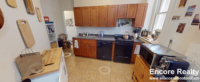 1583 Beacon St, Unit 1589-6