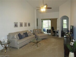 1305 Mariposa Cir, Unit 202 in Naples, FL - Building Photo - Building Photo