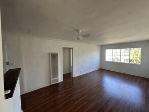 3406 1/2 Larissa Dr in Los Angeles, CA - Building Photo - Building Photo