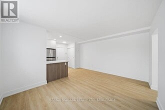 993 O'Connor Dr in Toronto, ON - Building Photo - Building Photo