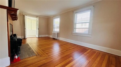 105 Bliss Rd in Newport, RI - Building Photo - Building Photo