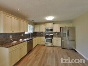 43 Westbrook Dr in O'Fallon, MO - Foto de edificio - Building Photo