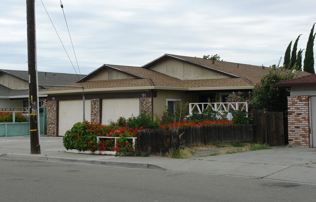 149-151 El Dorado Dr in Pittsburg, CA - Foto de edificio - Building Photo