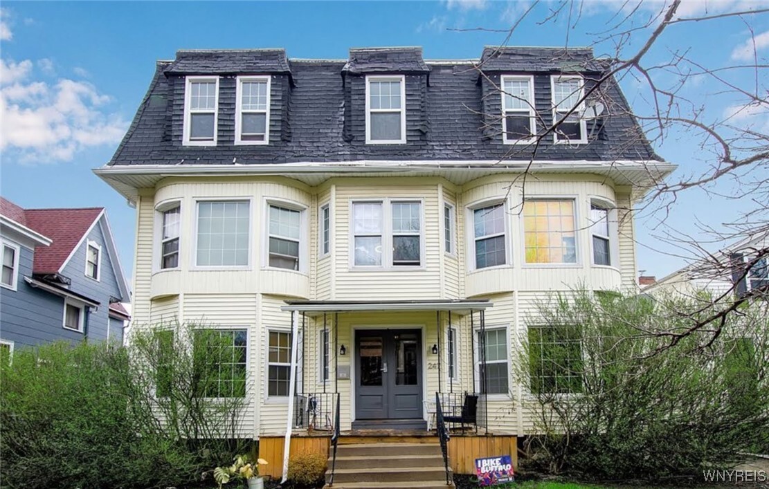 247 W Utica St in Buffalo, NY - Building Photo
