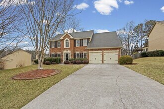 7230 Cloverhurst Ct in Cumming, GA - Foto de edificio - Building Photo