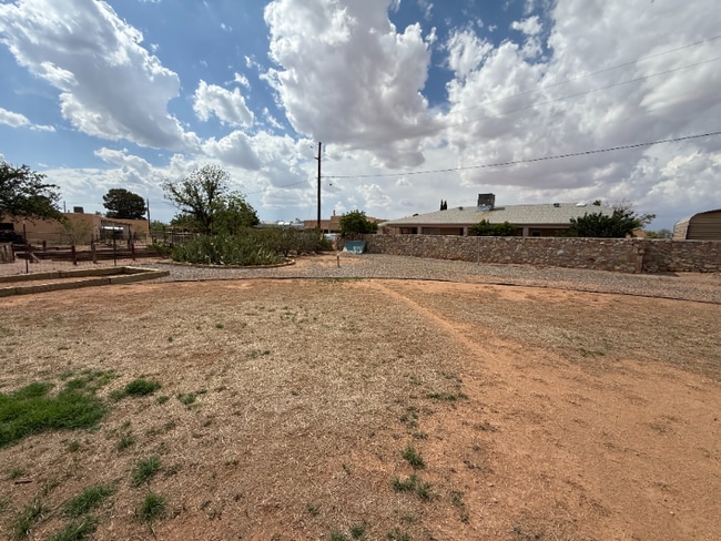 7241 Village Dr in Las Cruces, NM - Building Photo - Building Photo