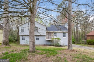 2459 Chauncey Ln in Marietta, GA - Building Photo