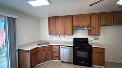 2109 Sharon Way in Modesto, CA - Building Photo - Building Photo