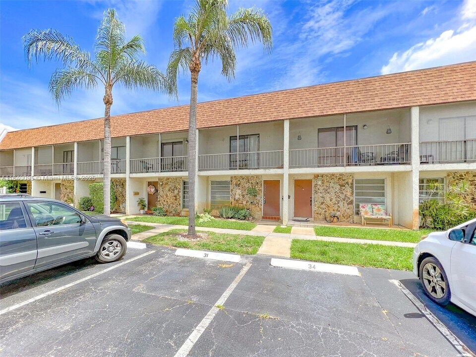 5235 SW 40th Ave in Fort Lauderdale, FL - Building Photo
