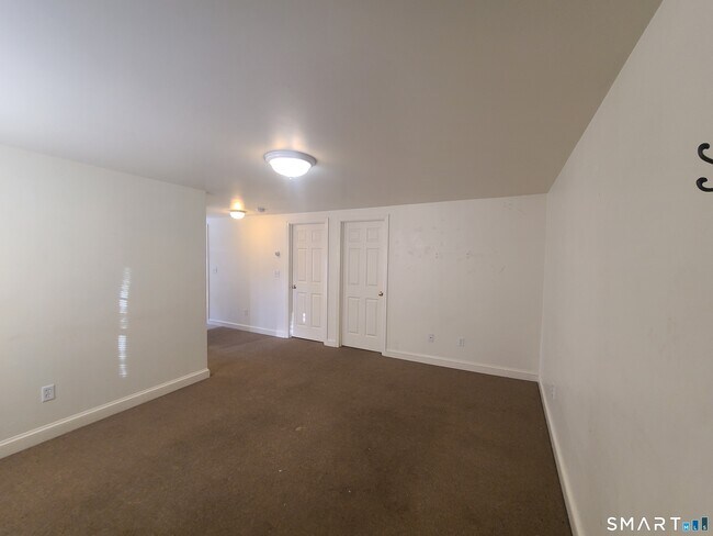 129 Railroad St in New Milford, CT - Building Photo - Building Photo