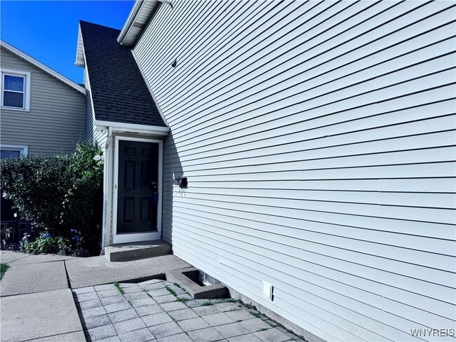 3241 Military Rd in Niagara Falls, NY - Building Photo - Building Photo