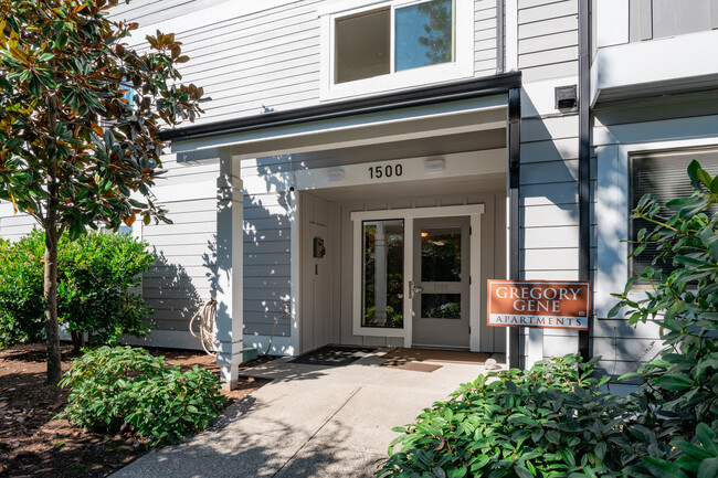 Gregory Gene Apartments in Seattle, WA - Foto de edificio - Building Photo