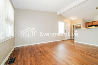 6101 E 148th Ter in Grandview, MO - Building Photo - Building Photo