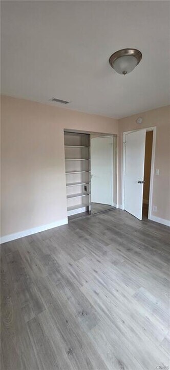 23300 Welby Way in Los Angeles, CA - Building Photo