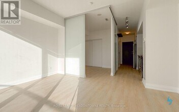 103 The Queensway in Toronto, ON - Building Photo - Building Photo