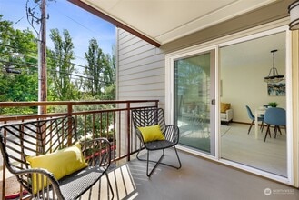 5844 NE 75th St, Unit A216 in Seattle, WA - Building Photo - Building Photo